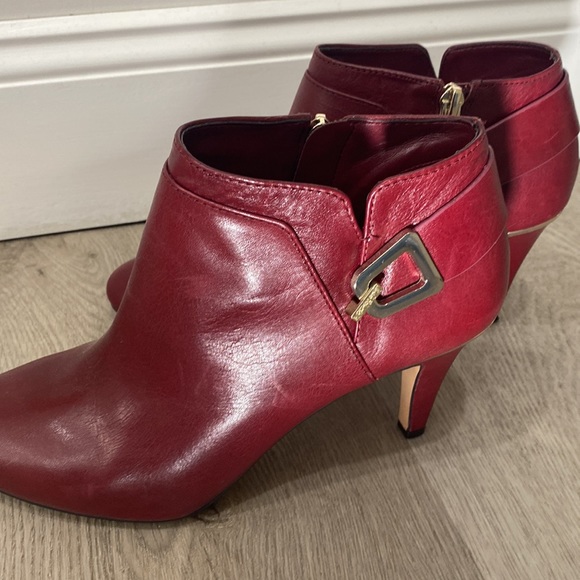 Vince Camuto / Women's Heel Ankle Boots - Picture 5 of 9